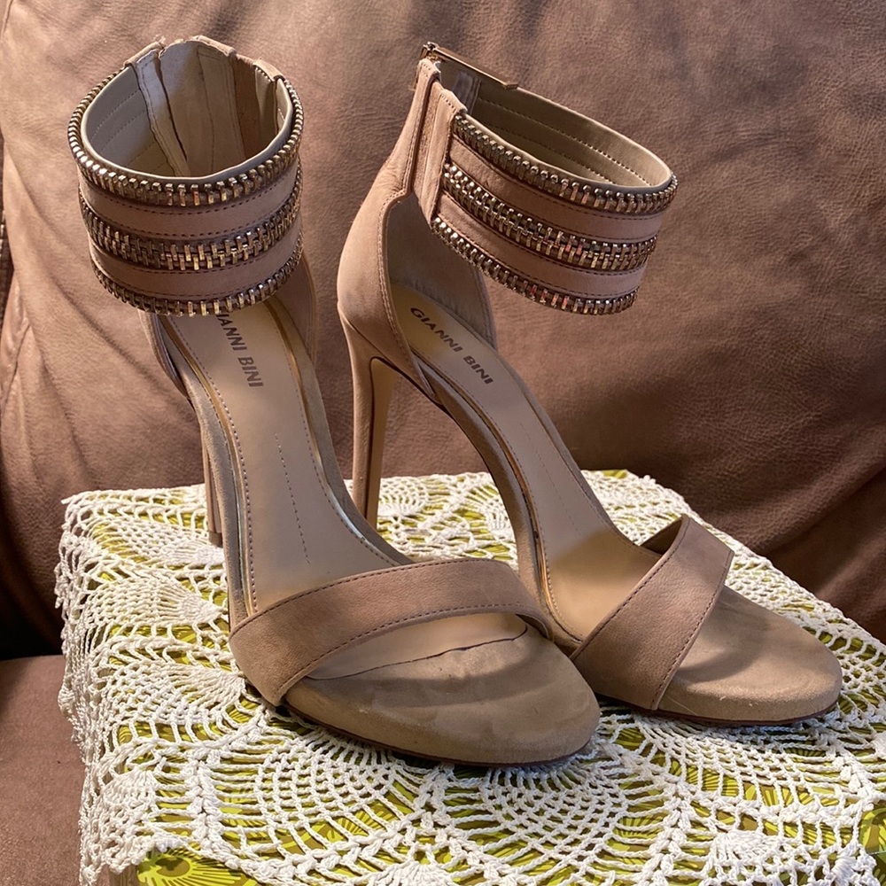 Gianni Bini Open Toe Tan Heels